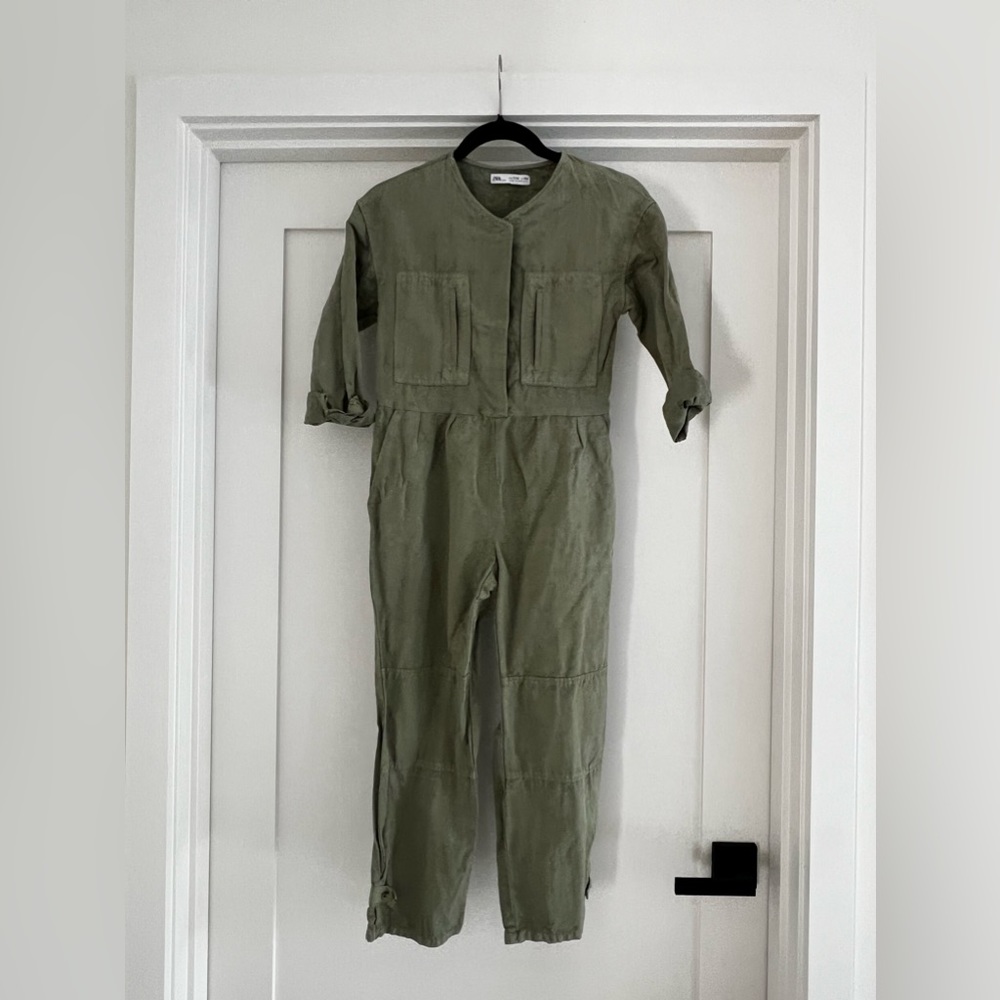 Girls Zara jumpsuit with snap buttons.